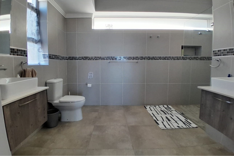 4 Bedroom Property for Sale in Yzerfontein Western Cape